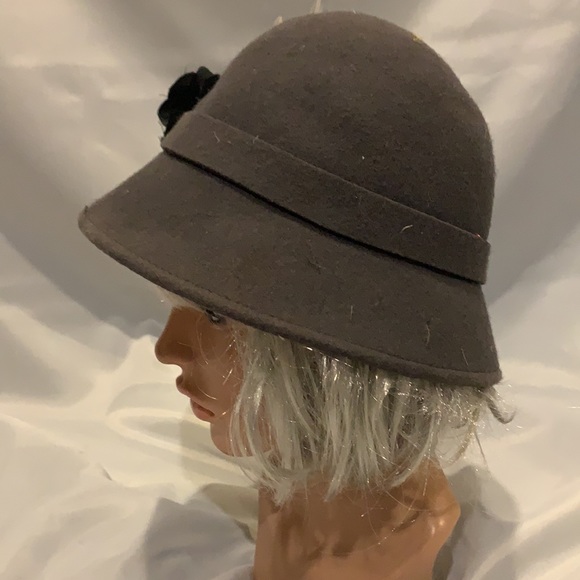 Felt gray cloche  hat - Picture 3 of 3